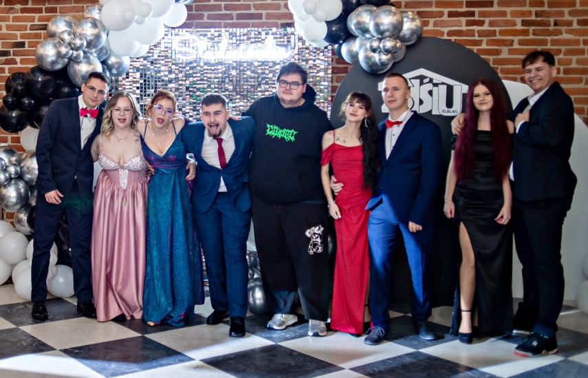 Studniówkę ma się tylko raz w życiu zdjęcie nr 342087