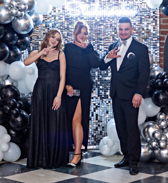 Studniówkę ma się tylko raz w życiu zdjęcie nr 342068