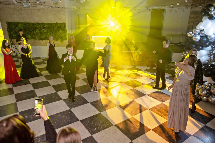 Studniówkę ma się tylko raz w życiu zdjęcie nr 342098