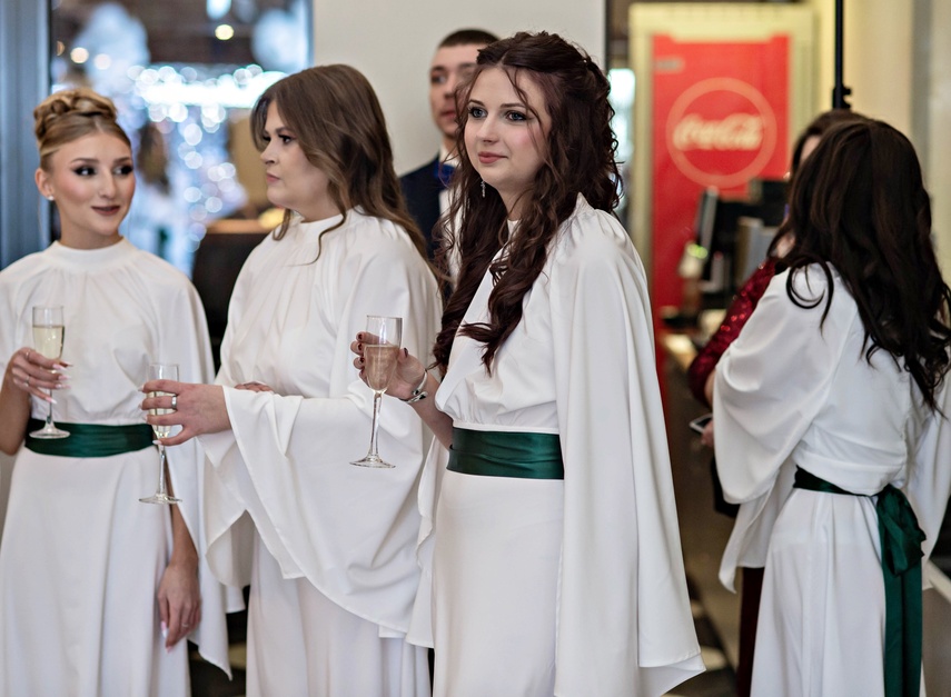 Studniówkę ma się tylko raz w życiu zdjęcie nr 342043