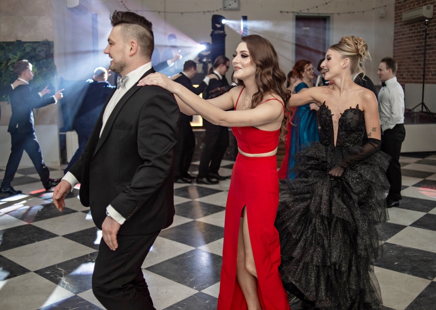 Studniówkę ma się tylko raz w życiu zdjęcie nr 342131