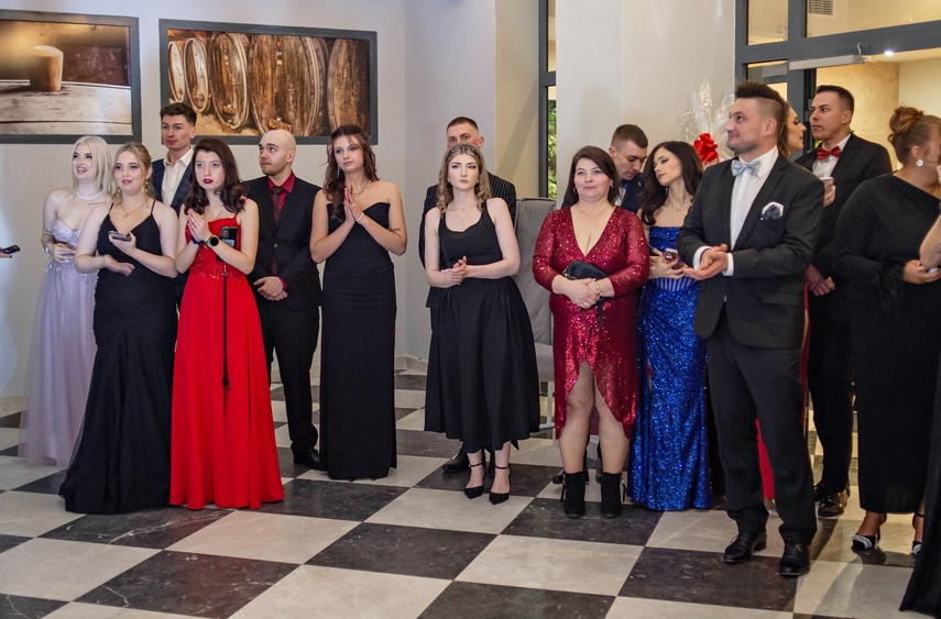 Studniówkę ma się tylko raz w życiu zdjęcie nr 342054