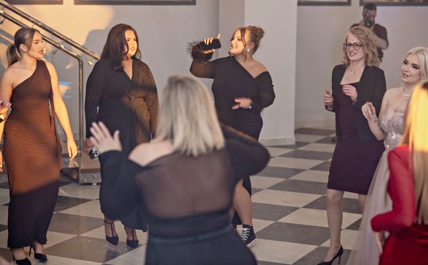 Studniówkę ma się tylko raz w życiu zdjęcie nr 342093