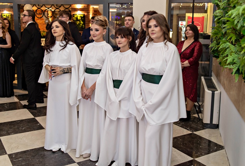 Studniówkę ma się tylko raz w życiu zdjęcie nr 342019