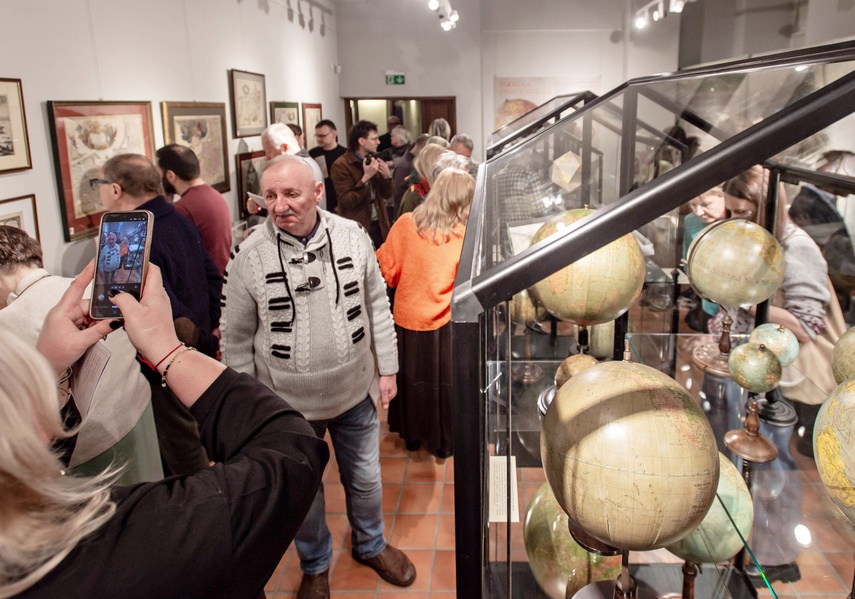 Historia z globusa zdjęcie nr 342156