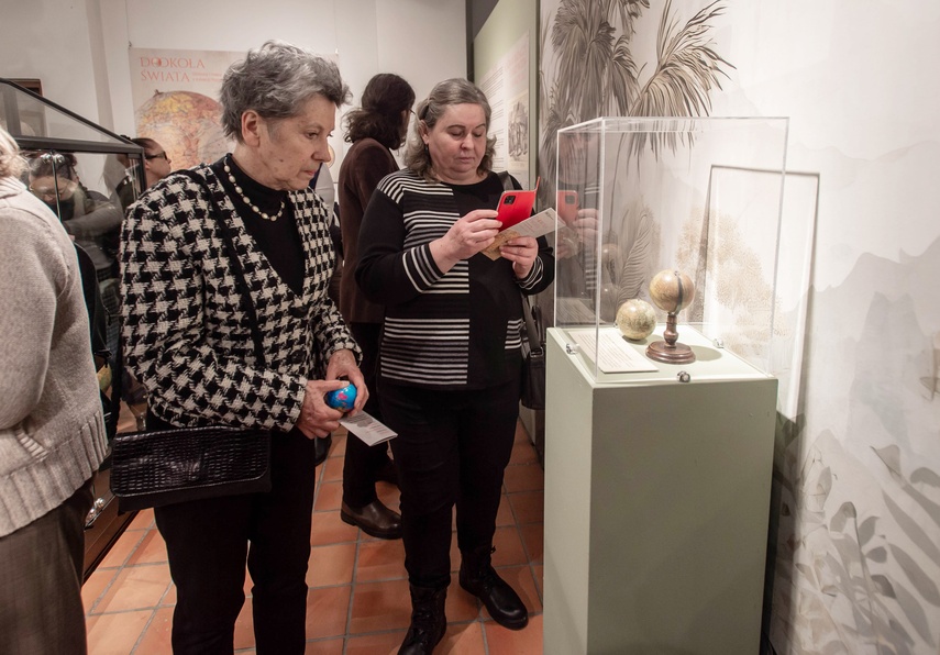 Historia z globusa zdjęcie nr 342157