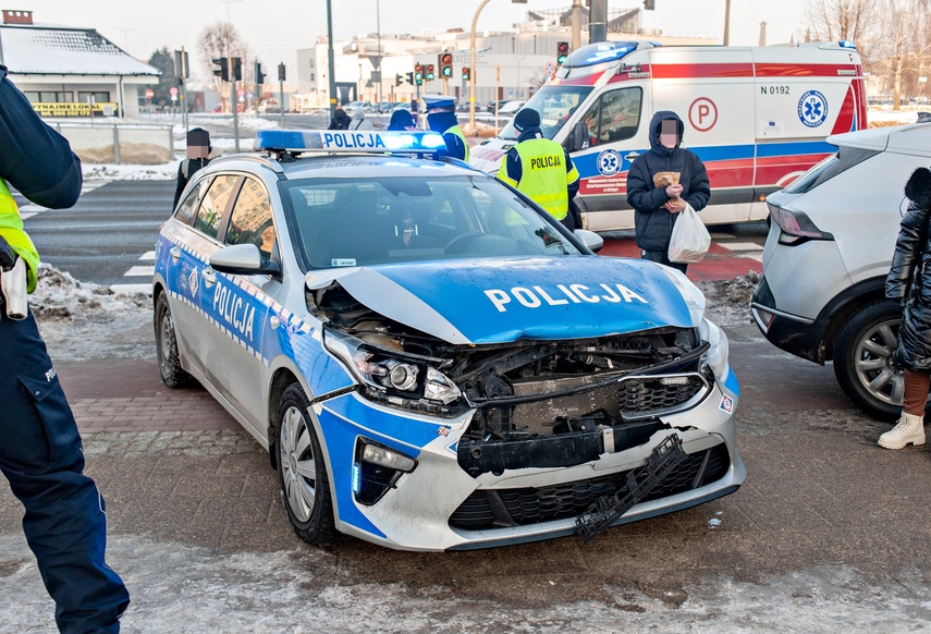 Radiowóz wjechał w Kię zdjęcie nr 342519