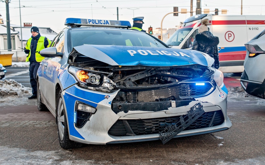 Radiowóz wjechał w Kię zdjęcie nr 342520