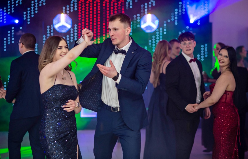 Wspomnienia, które pozostaną. Studniówka ZST zdjęcie nr 342882