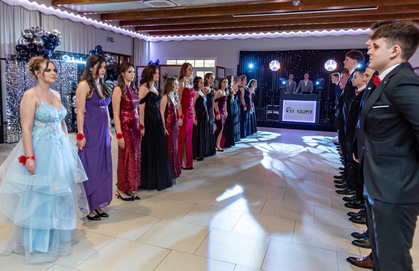 Wspomnienia, które pozostaną. Studniówka ZST zdjęcie nr 342817