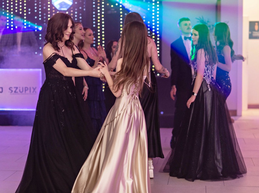 Wspomnienia, które pozostaną. Studniówka ZST zdjęcie nr 342906