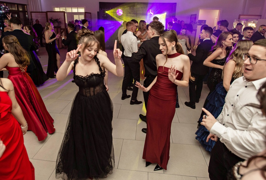 Wspomnienia, które pozostaną. Studniówka ZST zdjęcie nr 342935