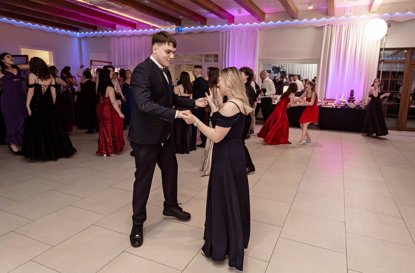 Wspomnienia, które pozostaną. Studniówka ZST zdjęcie nr 342876