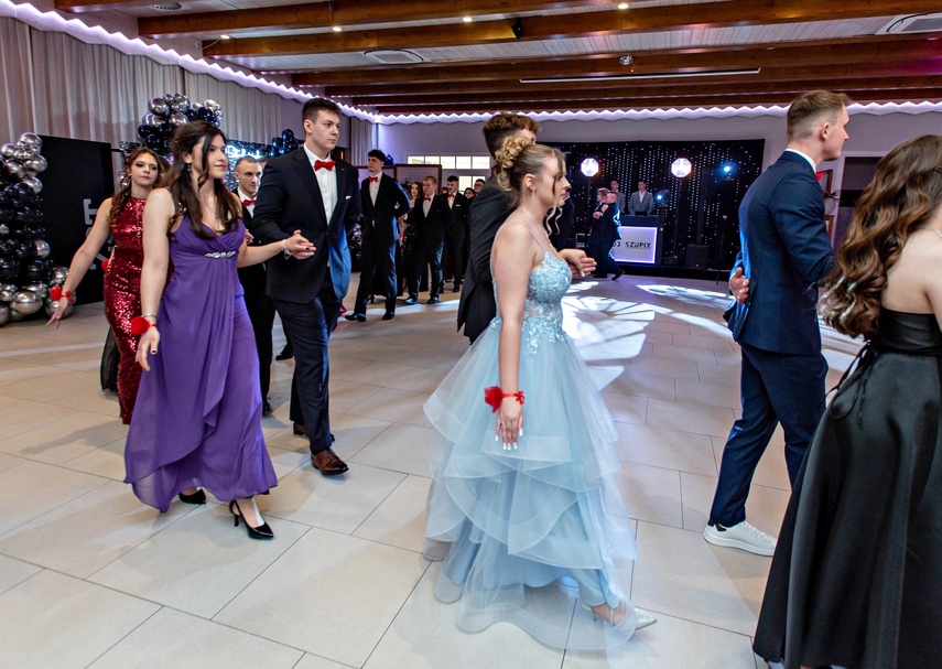 Wspomnienia, które pozostaną. Studniówka ZST zdjęcie nr 342804