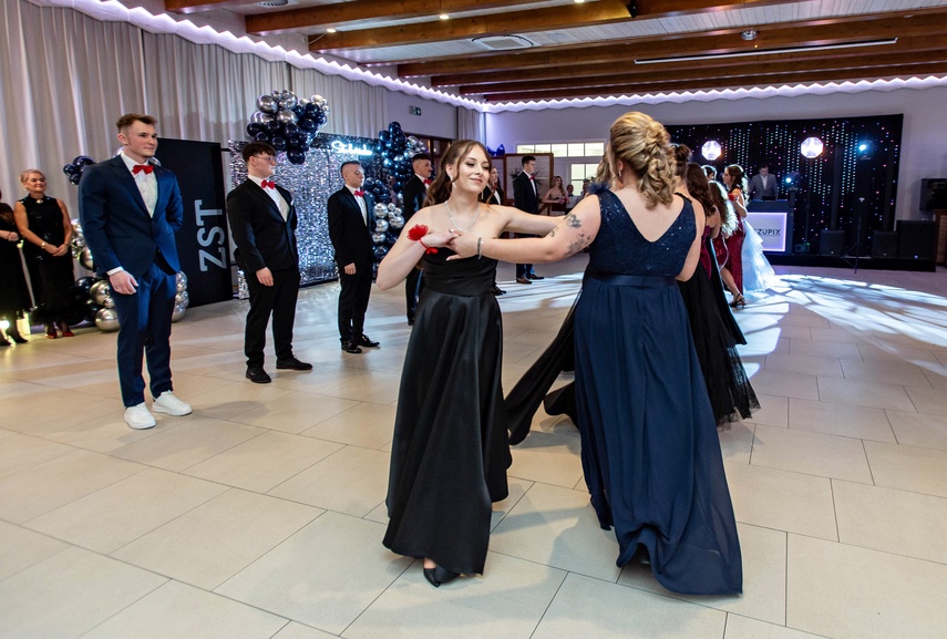 Wspomnienia, które pozostaną. Studniówka ZST zdjęcie nr 342816