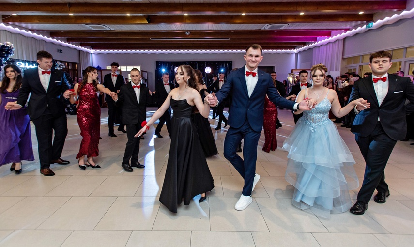 Wspomnienia, które pozostaną. Studniówka ZST zdjęcie nr 342800