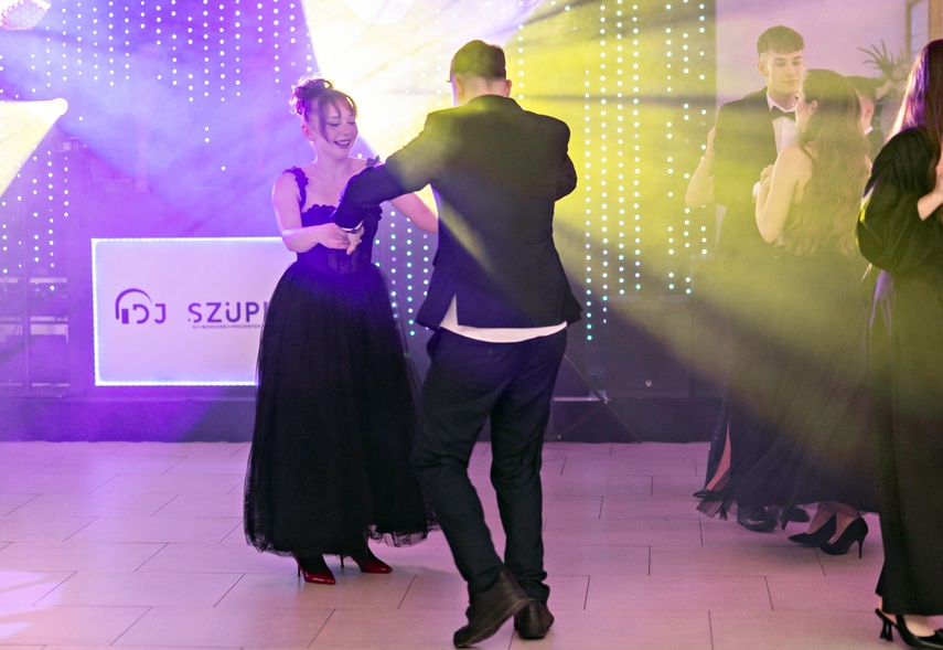 Wspomnienia, które pozostaną. Studniówka ZST zdjęcie nr 342923