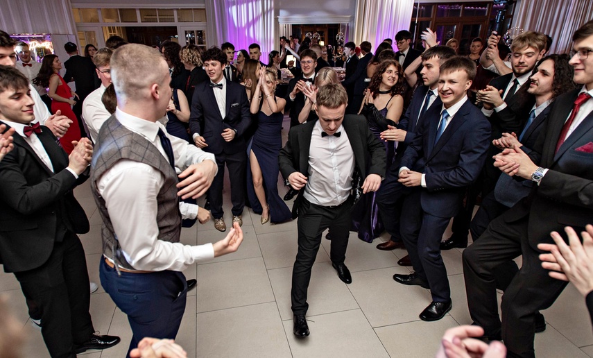 Wyjątkowy wieczór. Studniówka ZSM zdjęcie nr 343088