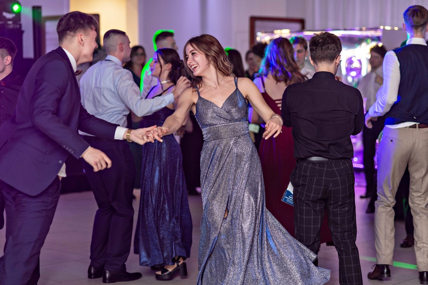 Wyjątkowy wieczór. Studniówka ZSM zdjęcie nr 343113