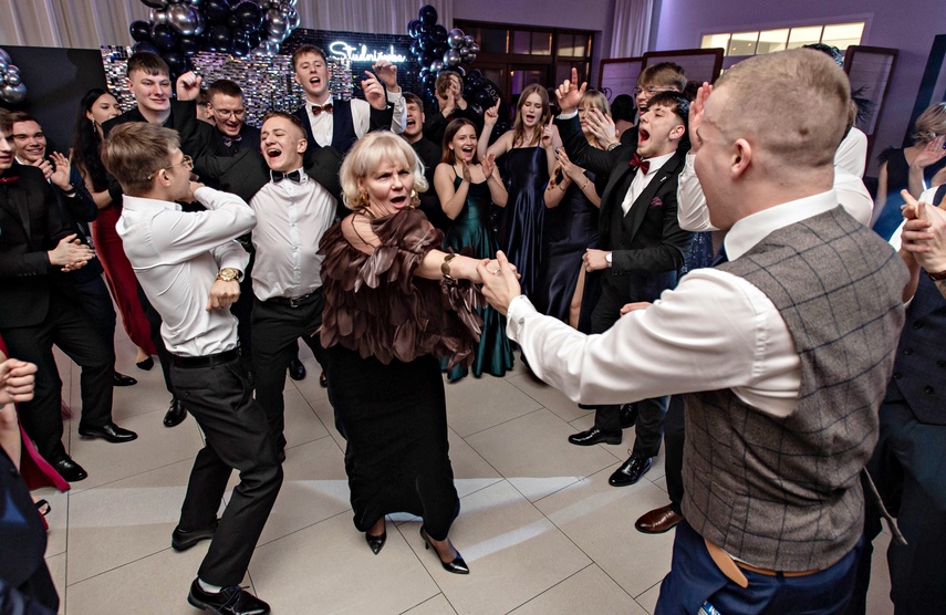 Wyjątkowy wieczór. Studniówka ZSM zdjęcie nr 343089