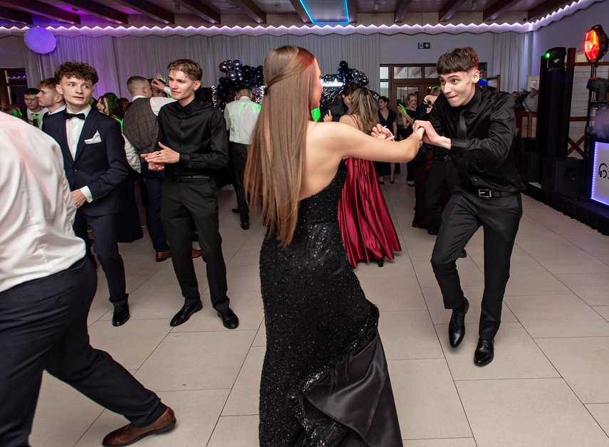 Wyjątkowy wieczór. Studniówka ZSM zdjęcie nr 343109