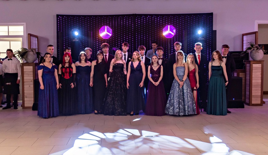 Wyjątkowy wieczór. Studniówka ZSM zdjęcie nr 343021