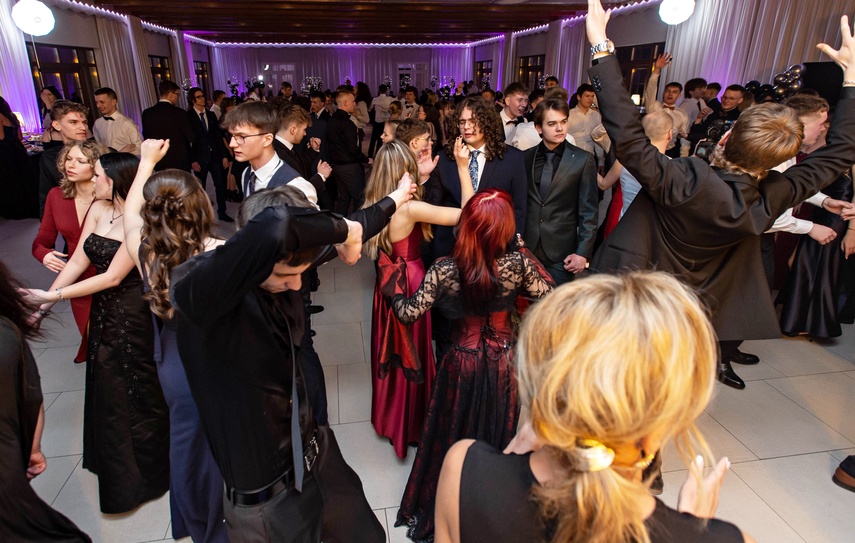 Wyjątkowy wieczór. Studniówka ZSM zdjęcie nr 343103