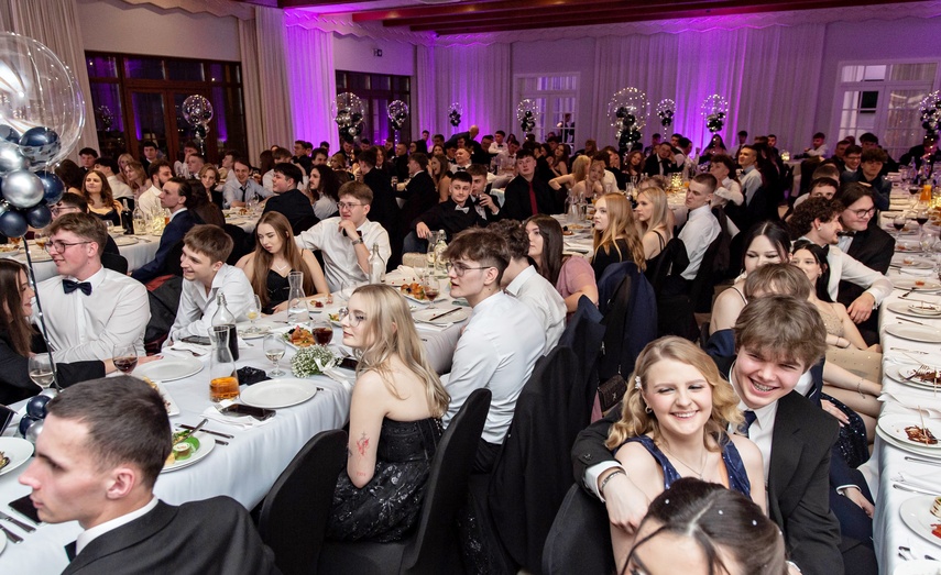 Wyjątkowy wieczór. Studniówka ZSM zdjęcie nr 343130