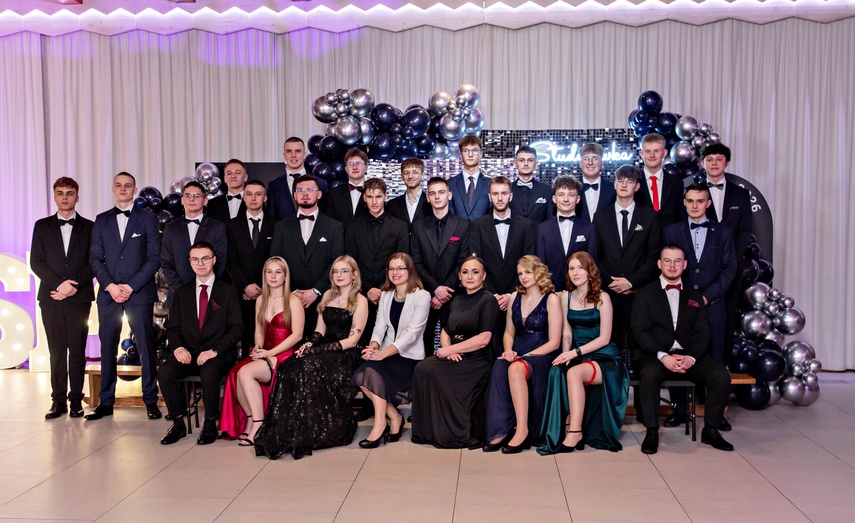 Wyjątkowy wieczór. Studniówka ZSM zdjęcie nr 343041