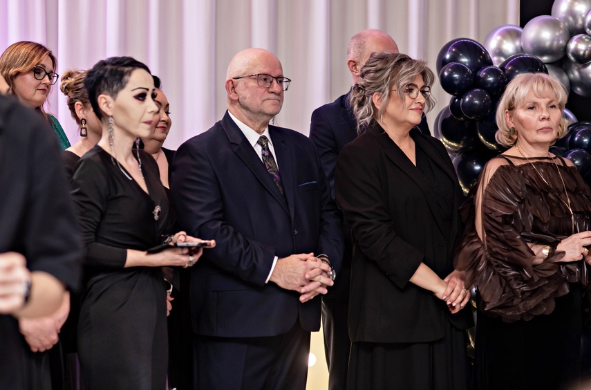 Wyjątkowy wieczór. Studniówka ZSM zdjęcie nr 343024