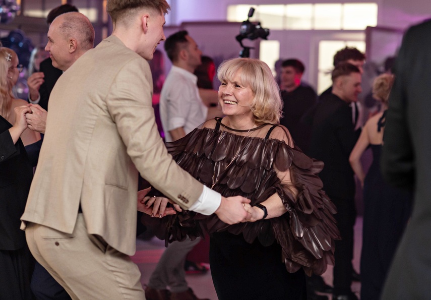 Wyjątkowy wieczór. Studniówka ZSM zdjęcie nr 343078