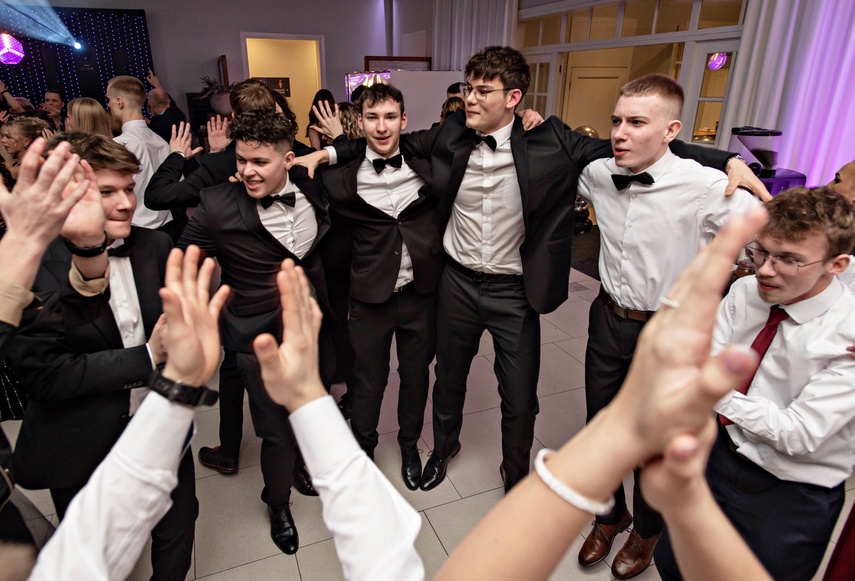 Wyjątkowy wieczór. Studniówka ZSM zdjęcie nr 343099