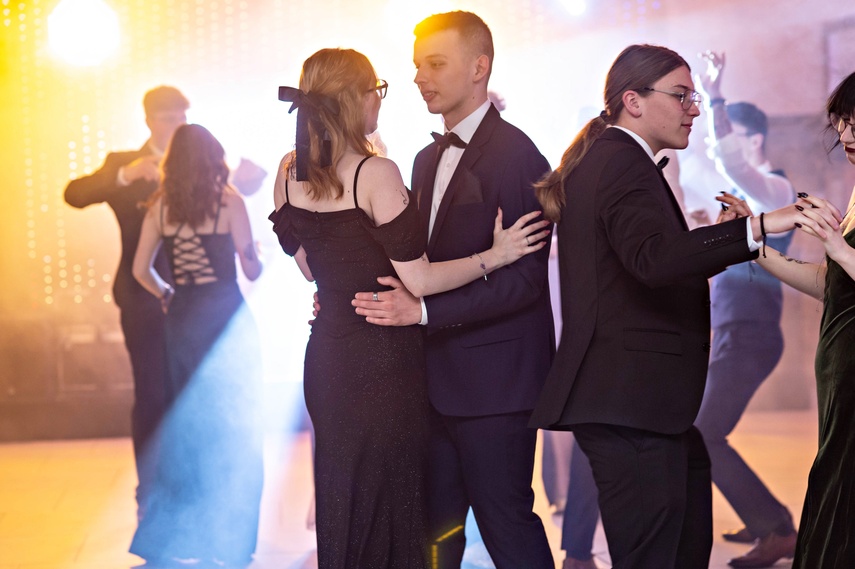 Wyjątkowy wieczór. Studniówka ZSM zdjęcie nr 343074