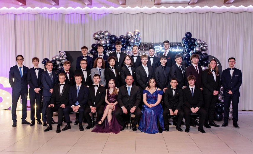 Wyjątkowy wieczór. Studniówka ZSM zdjęcie nr 343040