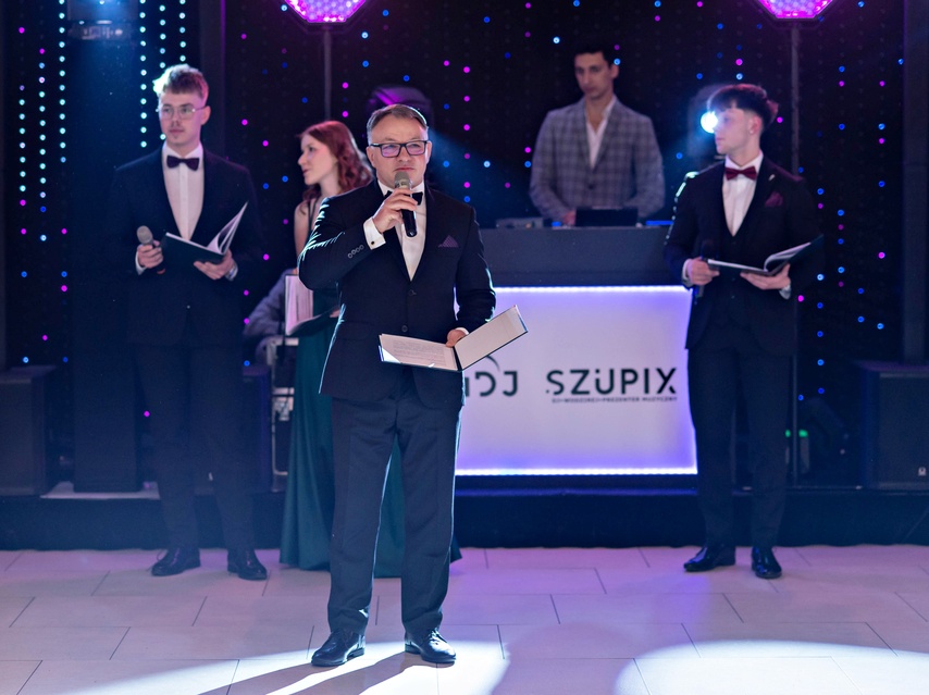 Wyjątkowy wieczór. Studniówka ZSM zdjęcie nr 343027