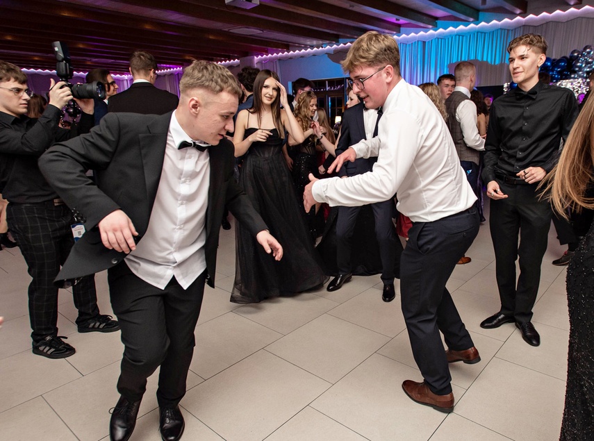 Wyjątkowy wieczór. Studniówka ZSM zdjęcie nr 343108