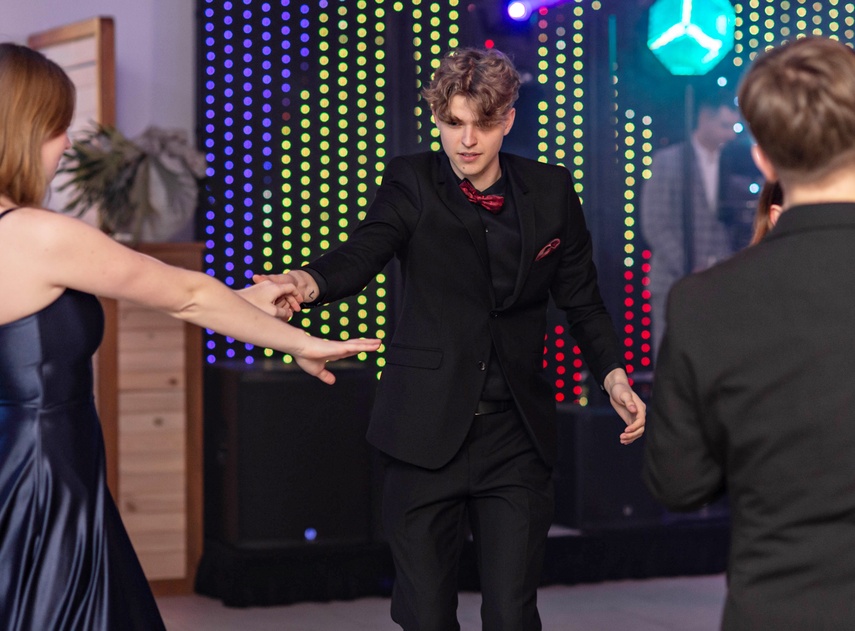 Wyjątkowy wieczór. Studniówka ZSM zdjęcie nr 343084