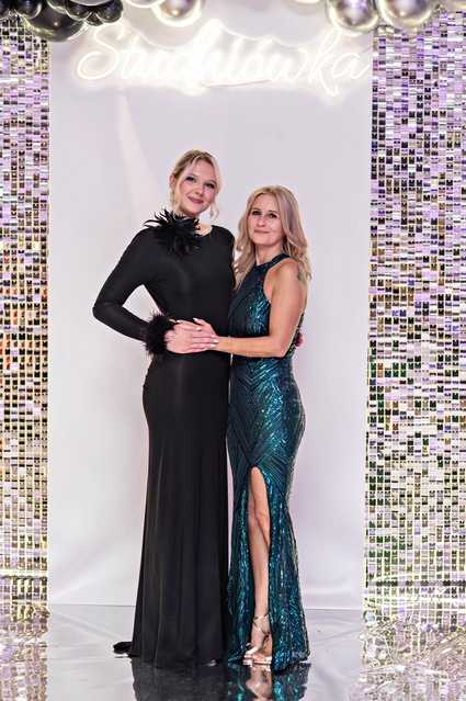 Studniówka IV LO. „Bądźcie najlepszą wersją siebie w przyszłości” zdjęcie nr 343374