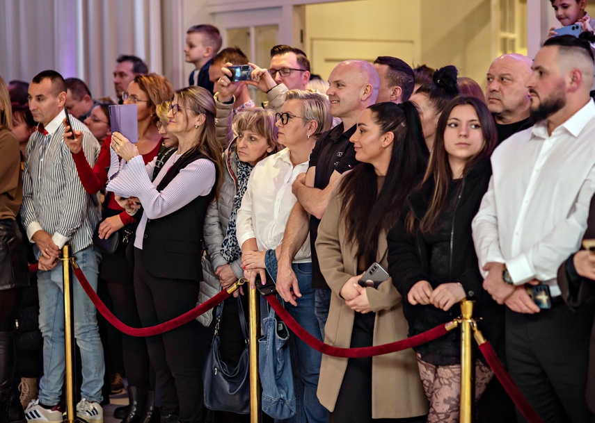 Studniówka IV LO. „Bądźcie najlepszą wersją siebie w przyszłości” zdjęcie nr 343293