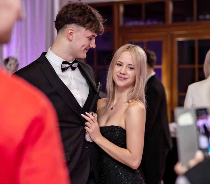 Studniówka IV LO. „Bądźcie najlepszą wersją siebie w przyszłości” zdjęcie nr 343353