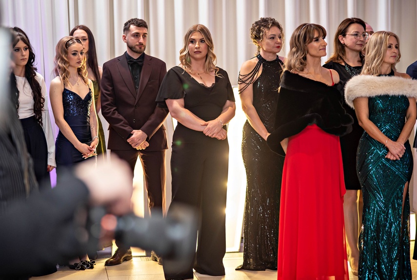 Studniówka IV LO. „Bądźcie najlepszą wersją siebie w przyszłości” zdjęcie nr 343297