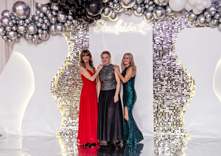 Studniówka IV LO. „Bądźcie najlepszą wersją siebie w przyszłości” zdjęcie nr 343362