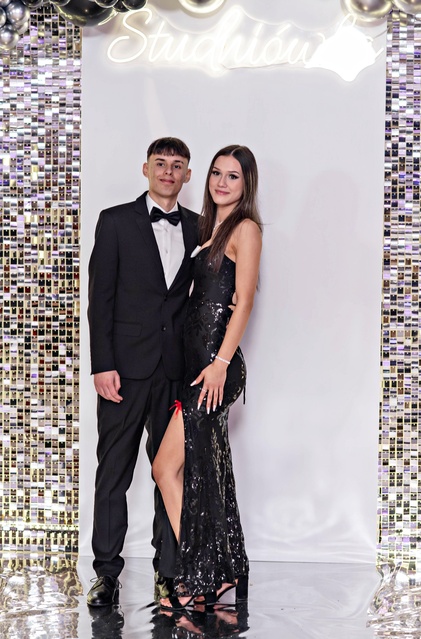 Studniówka IV LO. „Bądźcie najlepszą wersją siebie w przyszłości” zdjęcie nr 343369