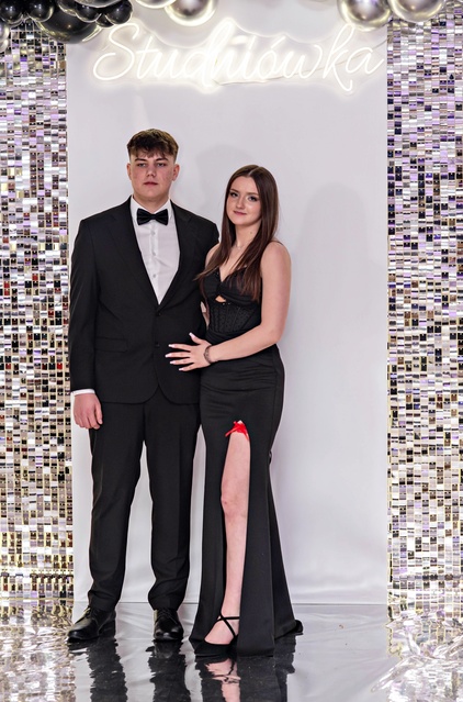 Studniówka IV LO. „Bądźcie najlepszą wersją siebie w przyszłości” zdjęcie nr 343373