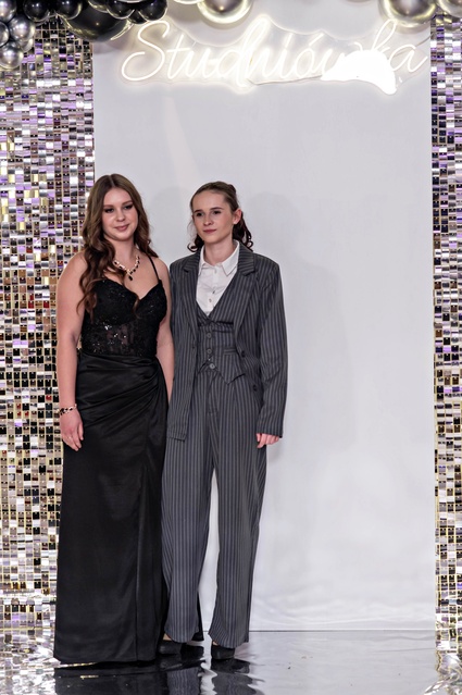 Studniówka IV LO. „Bądźcie najlepszą wersją siebie w przyszłości” zdjęcie nr 343372