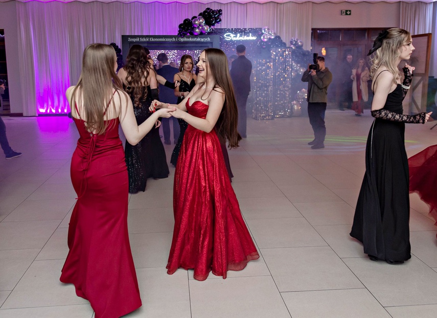 "Jest energia na dobrą imprezę!" Studniówka ZSEiO zdjęcie nr 343766