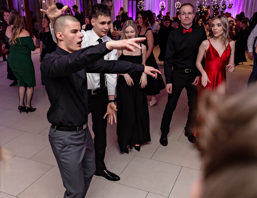 "Jest energia na dobrą imprezę!" Studniówka ZSEiO zdjęcie nr 343797