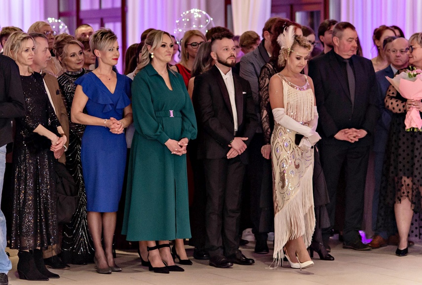 "Jest energia na dobrą imprezę!" Studniówka ZSEiO zdjęcie nr 343722