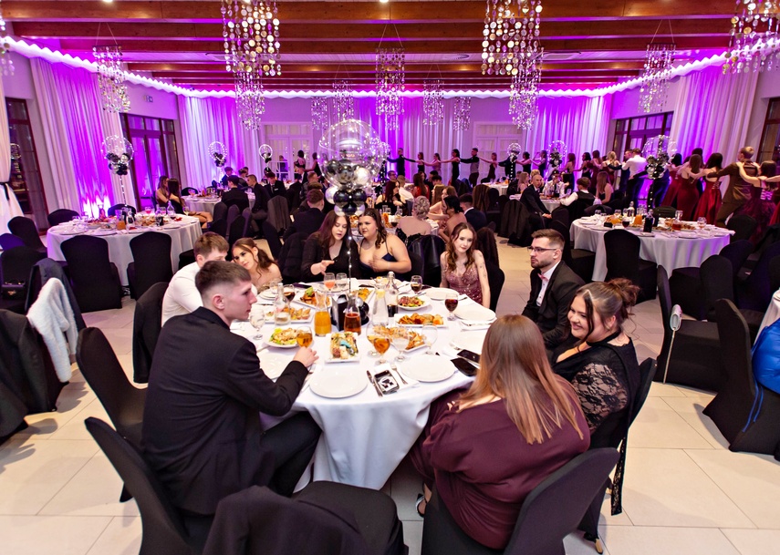 "Jest energia na dobrą imprezę!" Studniówka ZSEiO zdjęcie nr 343818