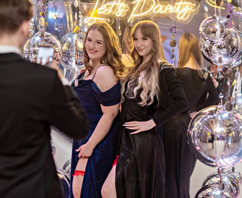 "Jest energia na dobrą imprezę!" Studniówka ZSEiO zdjęcie nr 343761